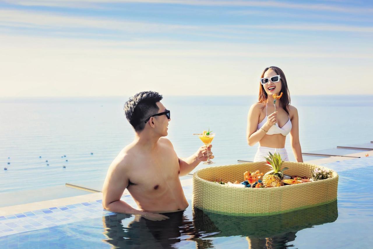 Maximilan Danang Beach Hotel Экстерьер фото