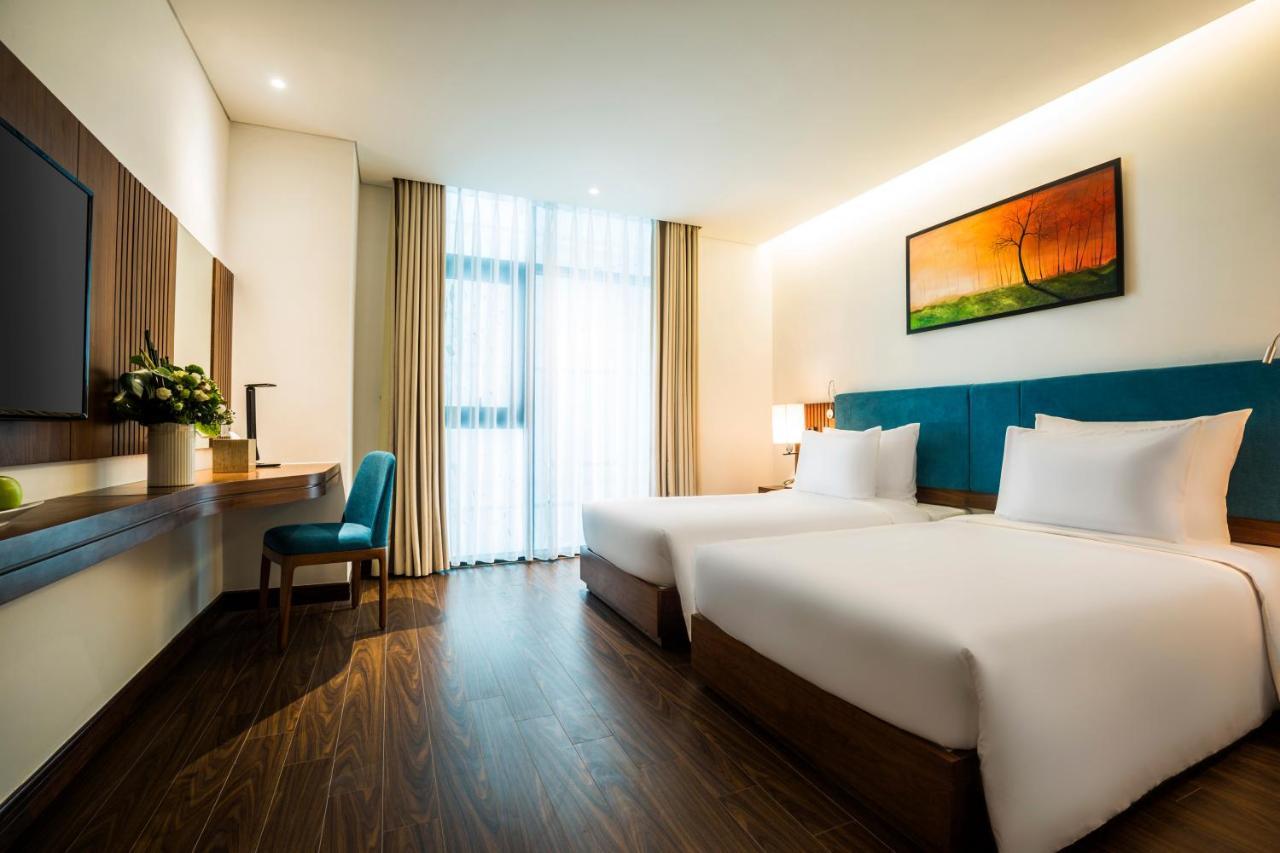 Maximilan Danang Beach Hotel Экстерьер фото
