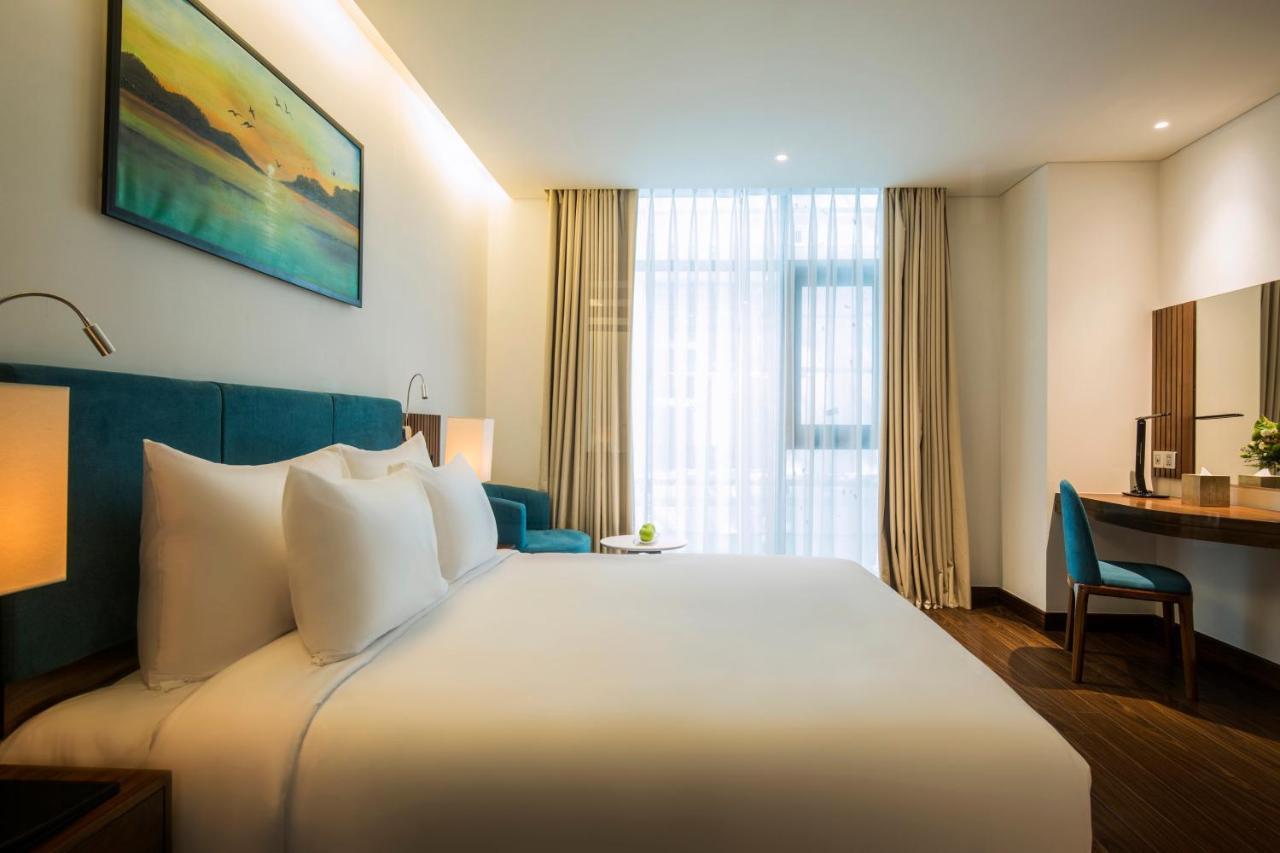 Maximilan Danang Beach Hotel Экстерьер фото