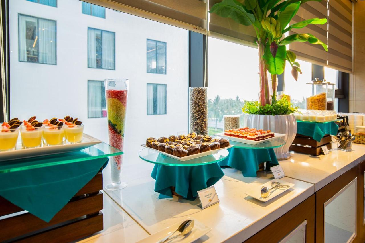 Maximilan Danang Beach Hotel Экстерьер фото