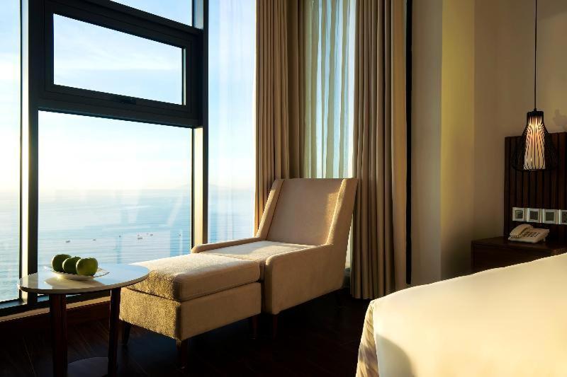 Maximilan Danang Beach Hotel Номер фото
