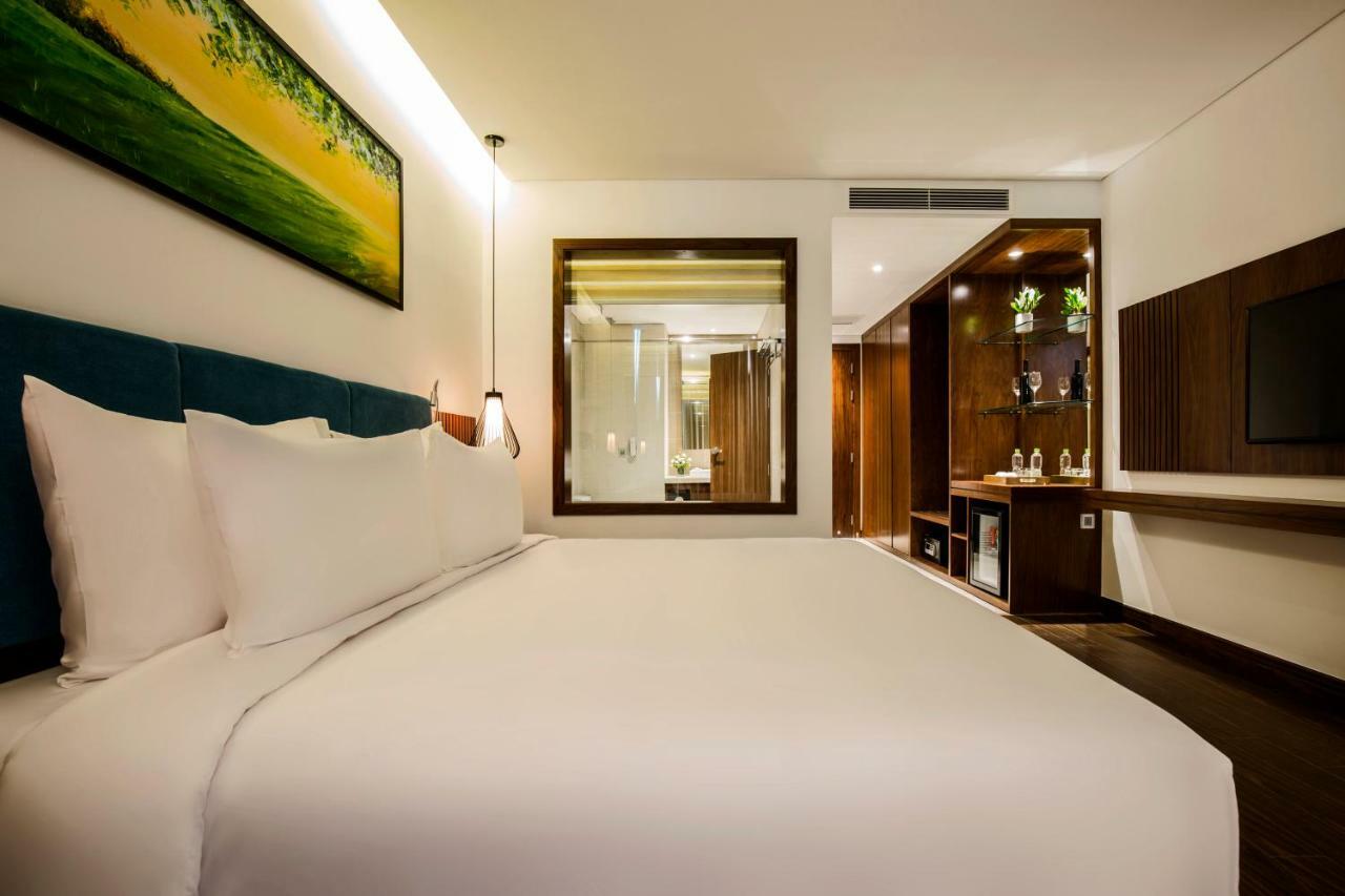 Maximilan Danang Beach Hotel Экстерьер фото
