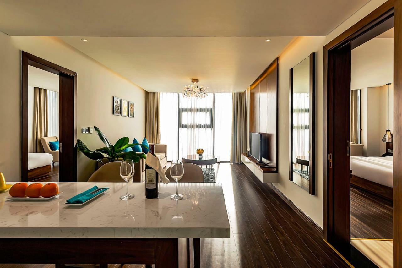 Maximilan Danang Beach Hotel Экстерьер фото