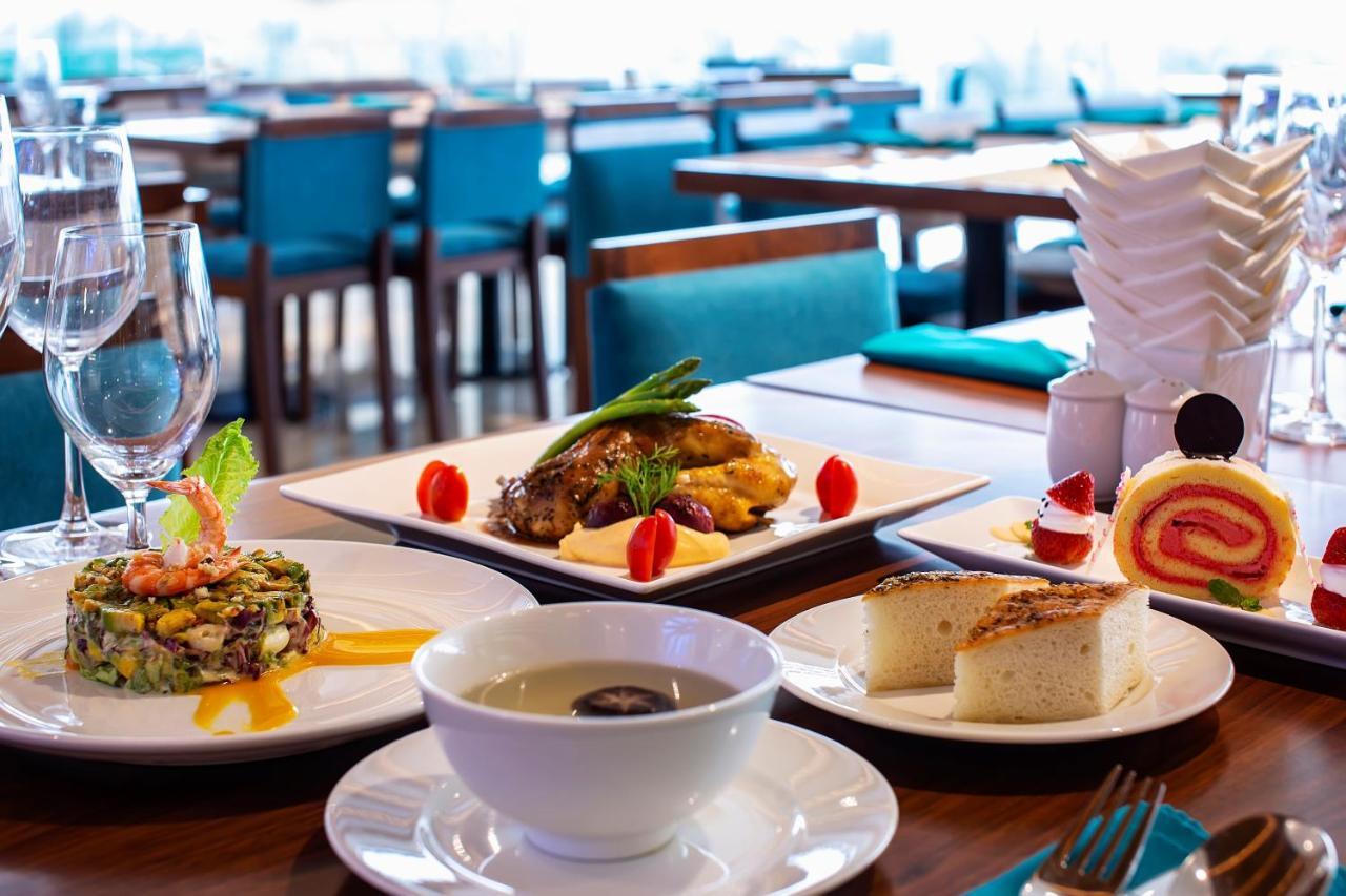 Maximilan Danang Beach Hotel Экстерьер фото