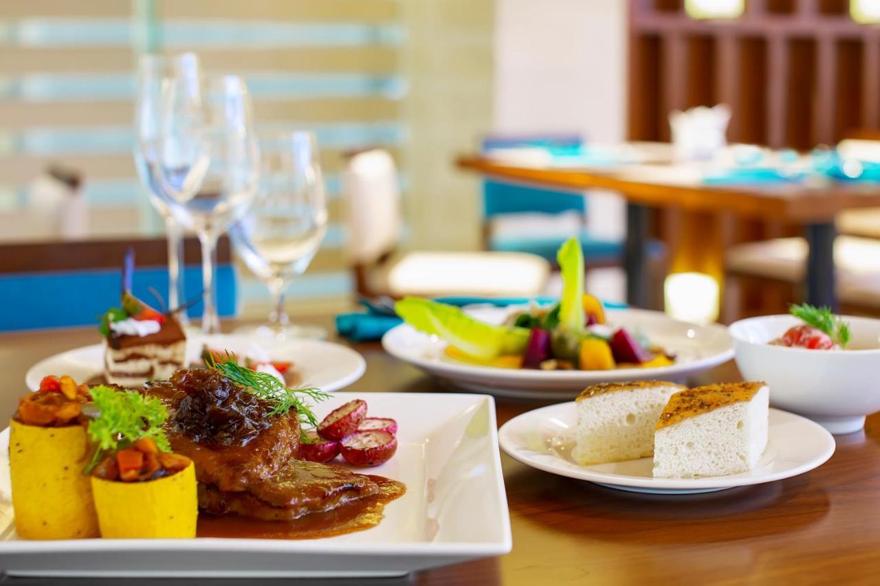 Maximilan Danang Beach Hotel Экстерьер фото