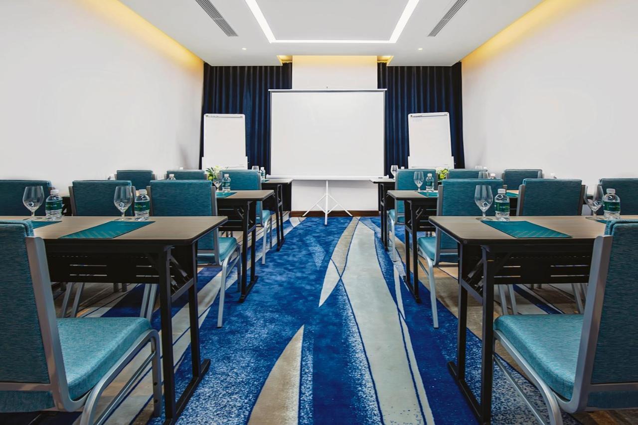 Maximilan Danang Beach Hotel Экстерьер фото